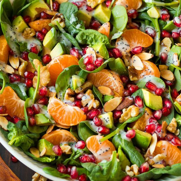 10 ensaladas veraniegas sanas y con pocas calorías para sorprender