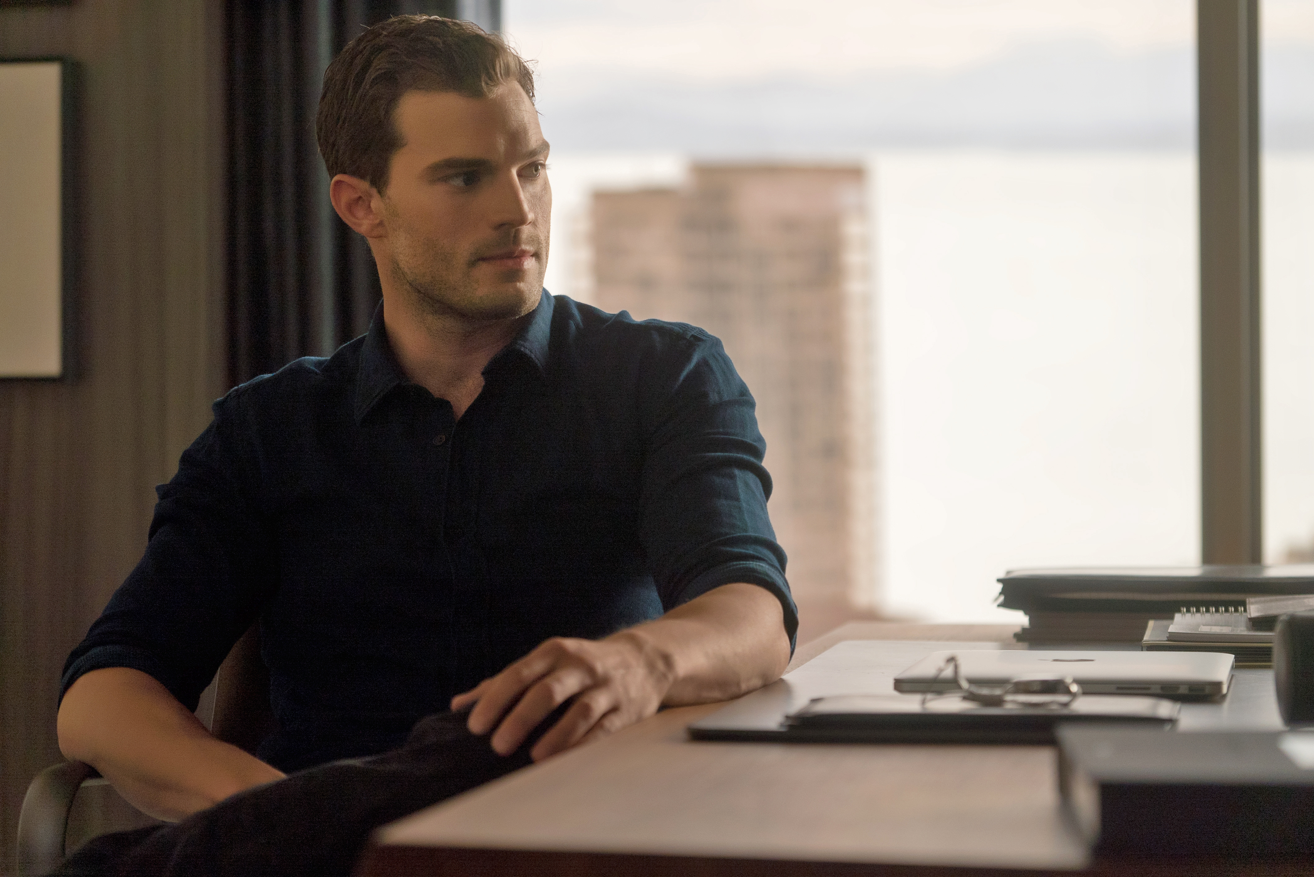 El fabuloso mundo de Christian Grey: sus coches, su apartamento, su helicóptero