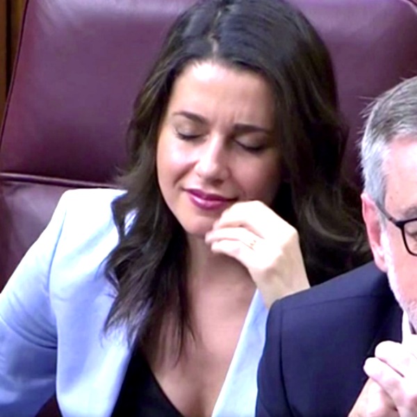 La pillada de Inés Arrimadas en el Congreso que se ha hecho viral