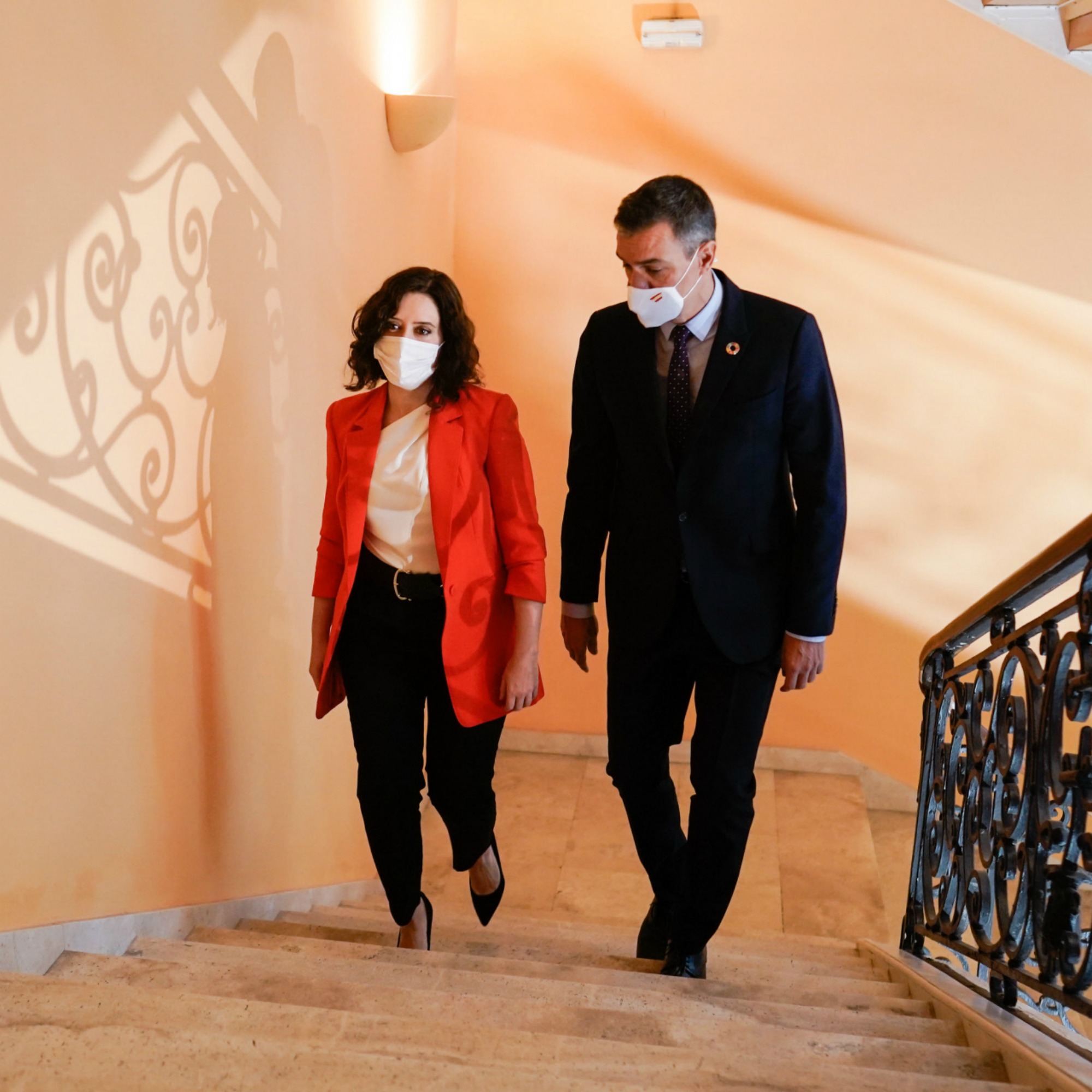 El sorprendente comentario de Ayuso a Sánchez que captaron las cámaras