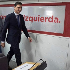 Pedro Sánchez acosando a Auronplay (cuando te tragas una broma con patatas)