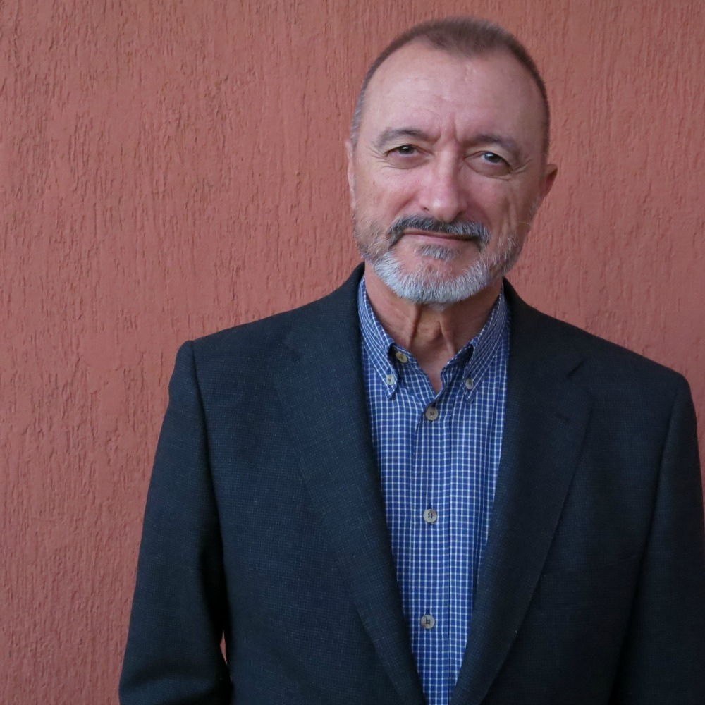 Arturo Pérez-Reverte lo deja