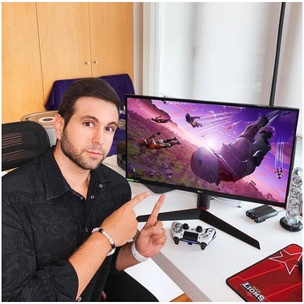 Vegetta777 echa mano del gurú económico de Vox para defender a Rubius