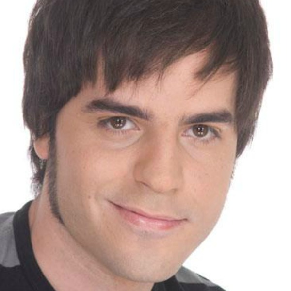 Ernesto Sevilla cantando ‘Libre’ de Nino Bravo y esta foto