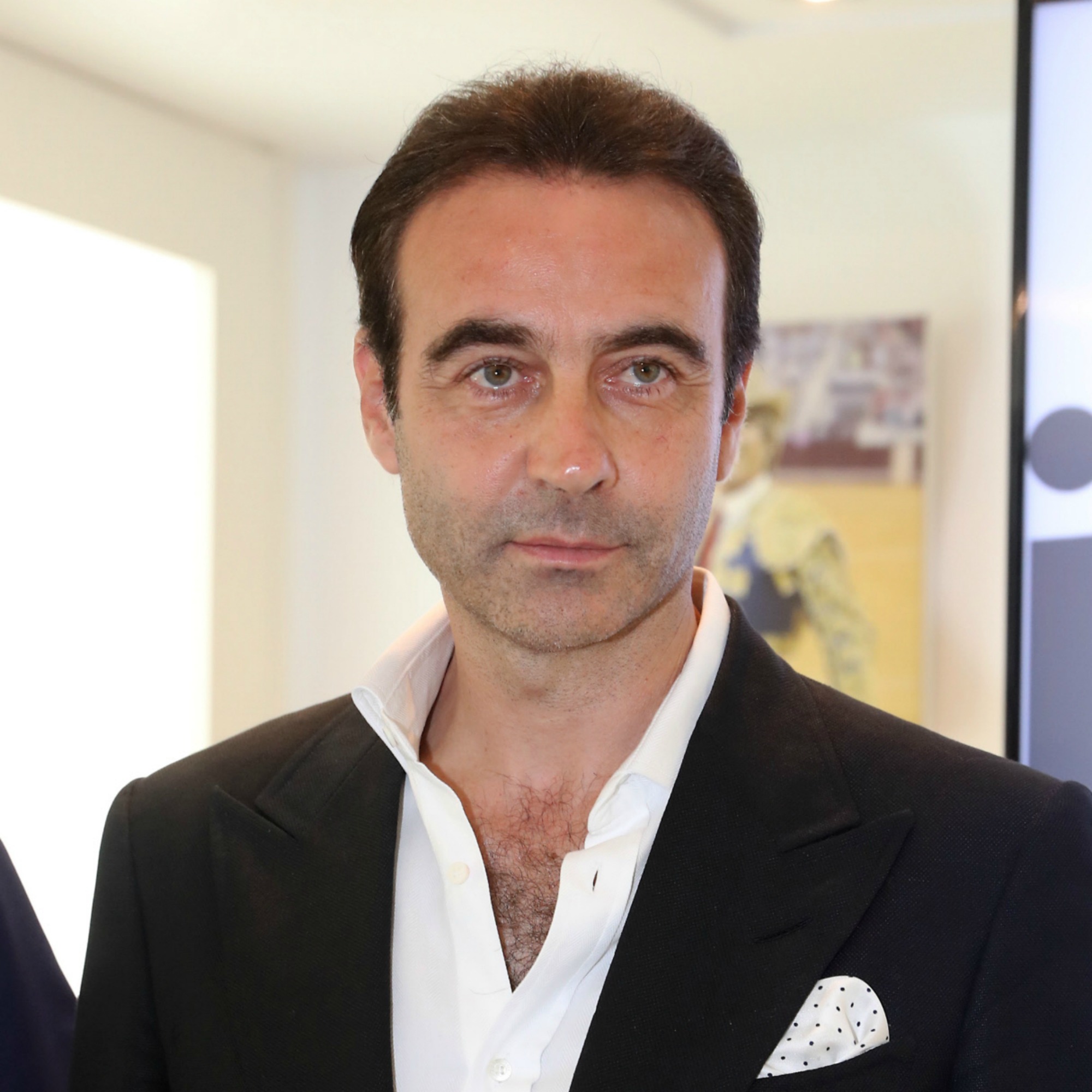 La compañía vacacional de Enrique Ponce saca lo mejor (y lo peor) de las redes