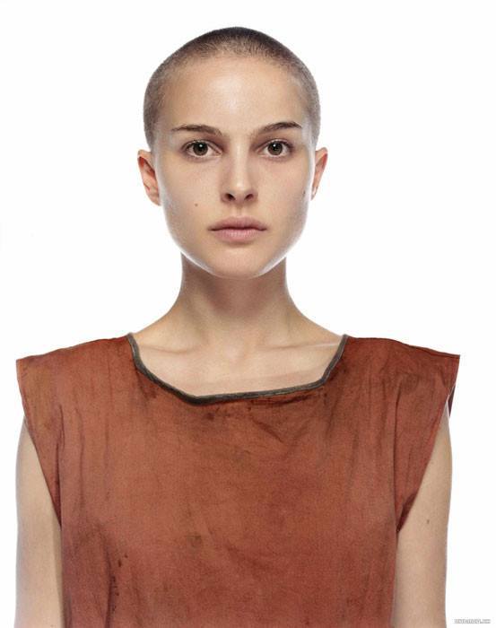 Oscar 2020: El reivindicativo y feminista mensaje de la capa de Natalie Portman