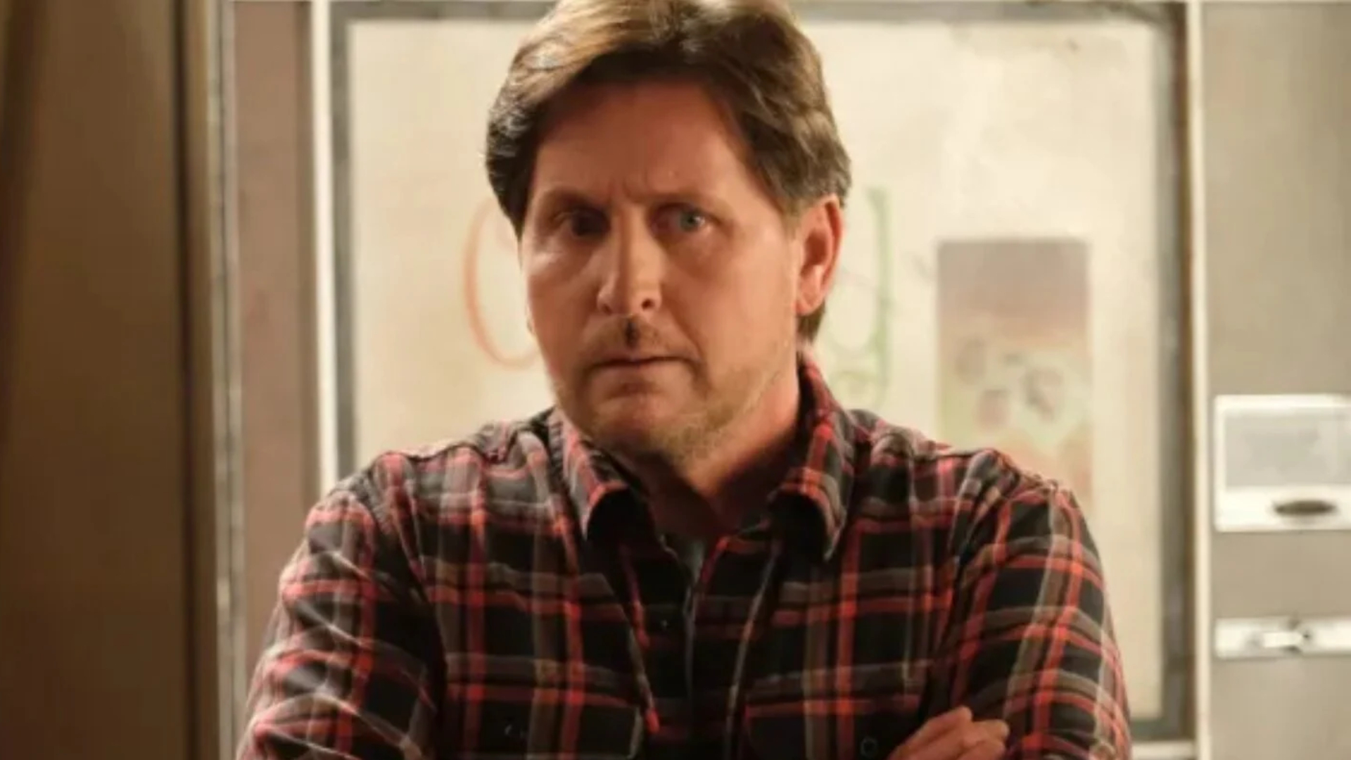 Emilio Estévez despedido por razones sanitarias