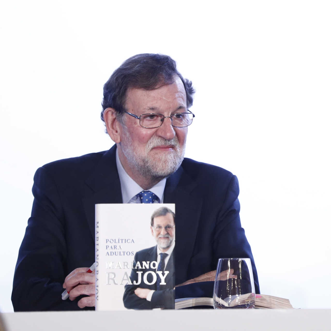 Hilarantes variaciones del título del libro que ha presentado Mariano Rajoy