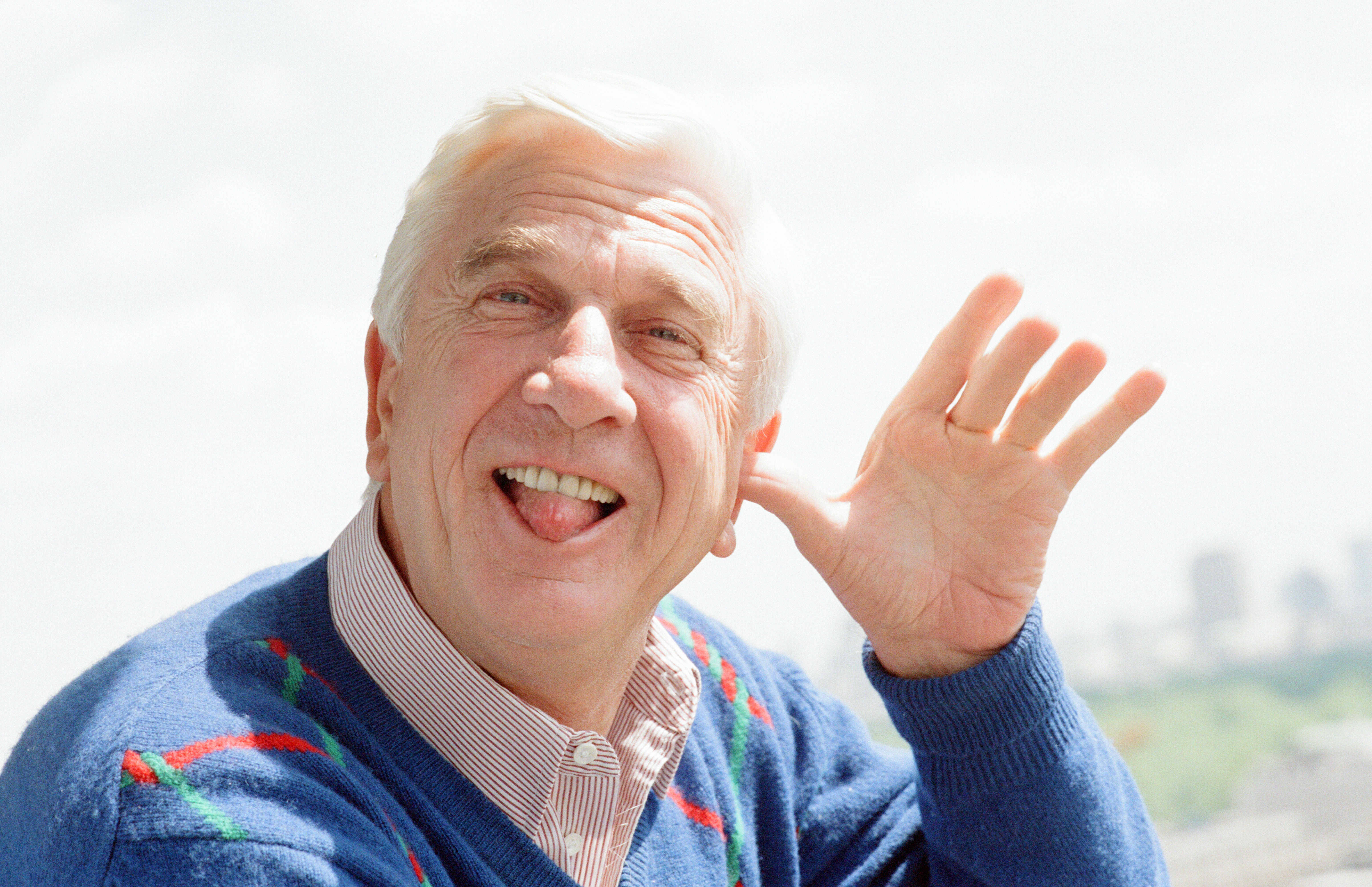 ¿Quién podría hacer de Leslie Nielsen en la nueva versión de ‘Agárralo como puedas’?