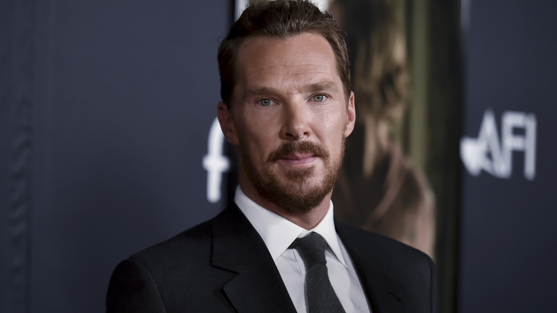 La educada respuesta de Benedict Cumberbatch a un grosero comentario de Sam Elliott