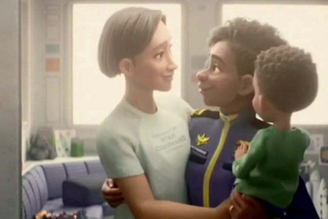 Un beso entre dos mujeres en ‘Lightyear’ bajo la amenaza de la censura