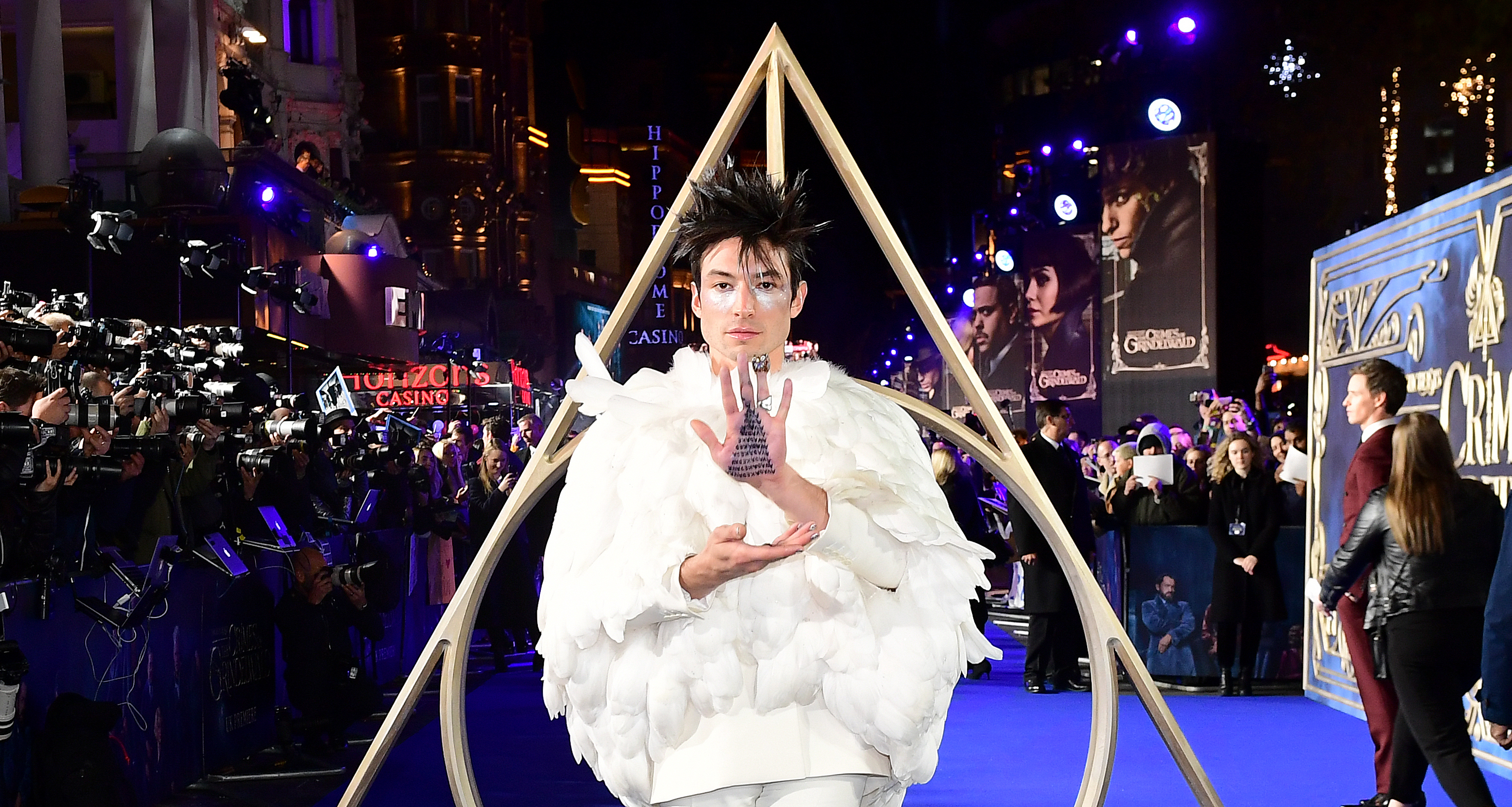 Ezra Miller: brujería, violencia desatada y fuga de la justicia