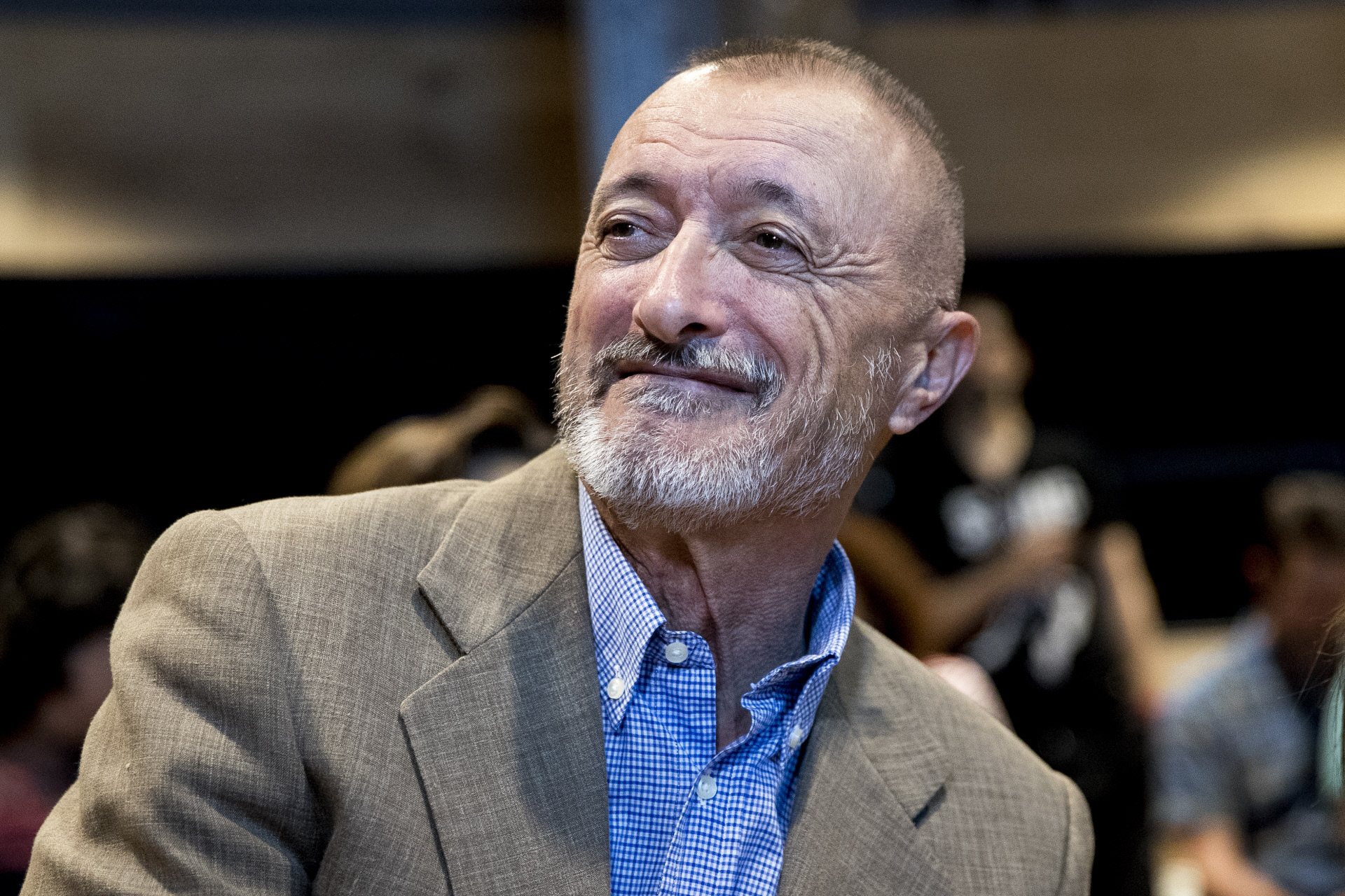 Echenique vs Pérez-Reverte: el clásico tuitero que siempre vuelve