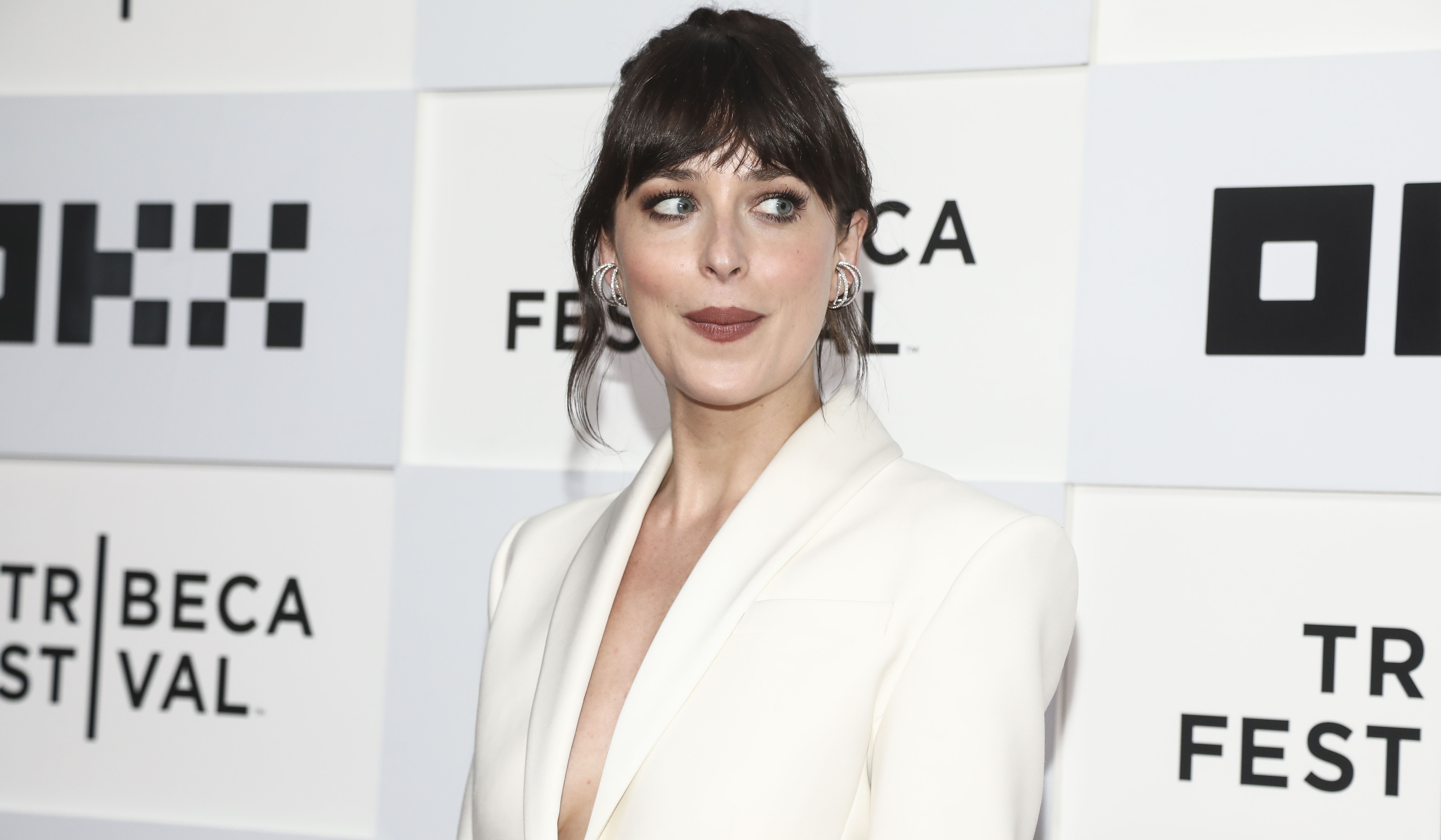 ‘Persuasión’: Dakota Johnson + Jane Austen