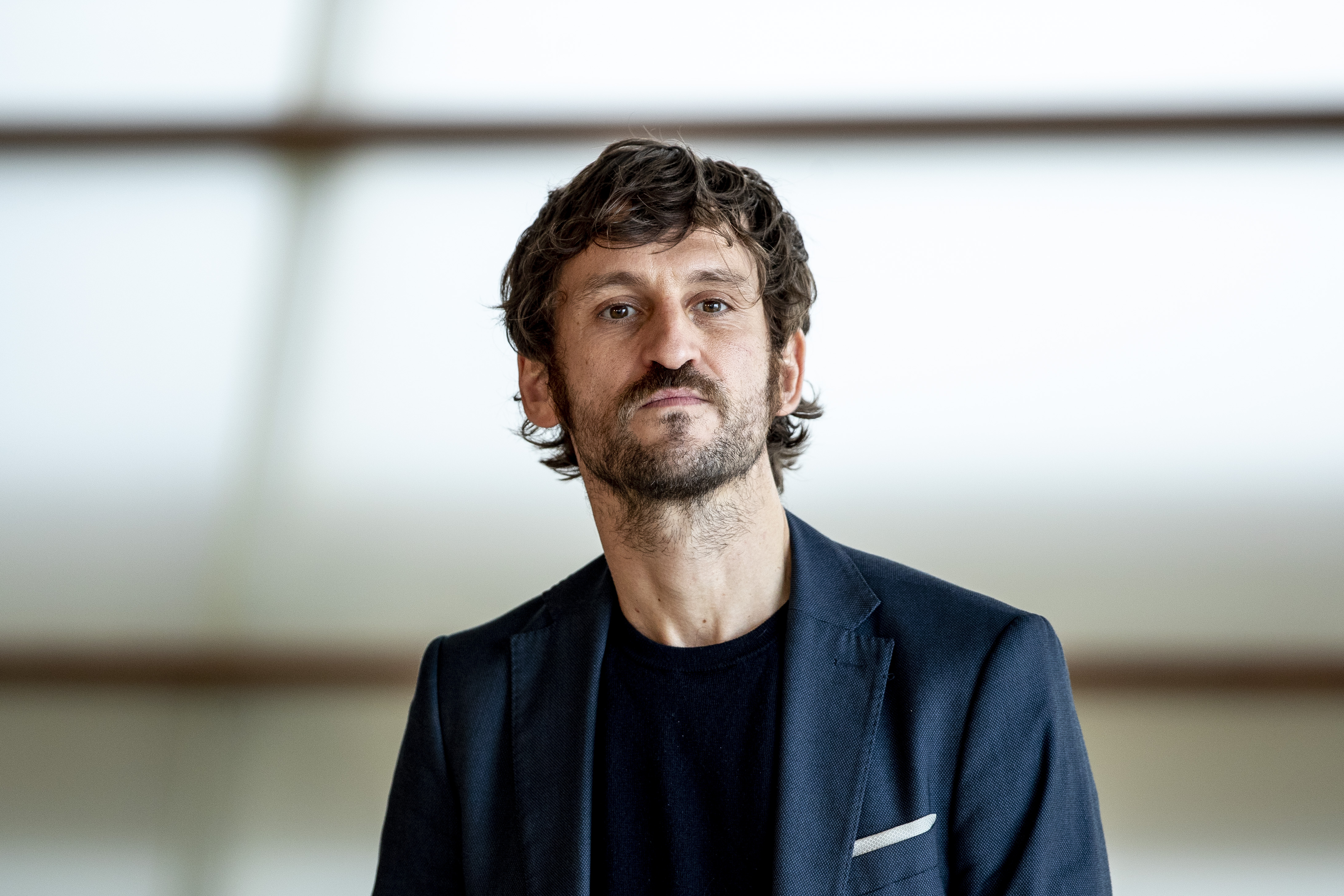 ‘Santo’: la serie que conecta Brasil y España con Raúl Arévalo