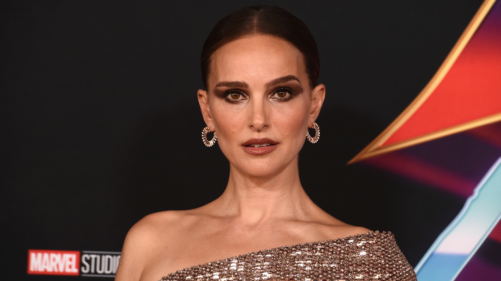 Traficantes y vecinos de Baltimore amenazan con disparar al equipo de la nueva serie de Natalie Portman