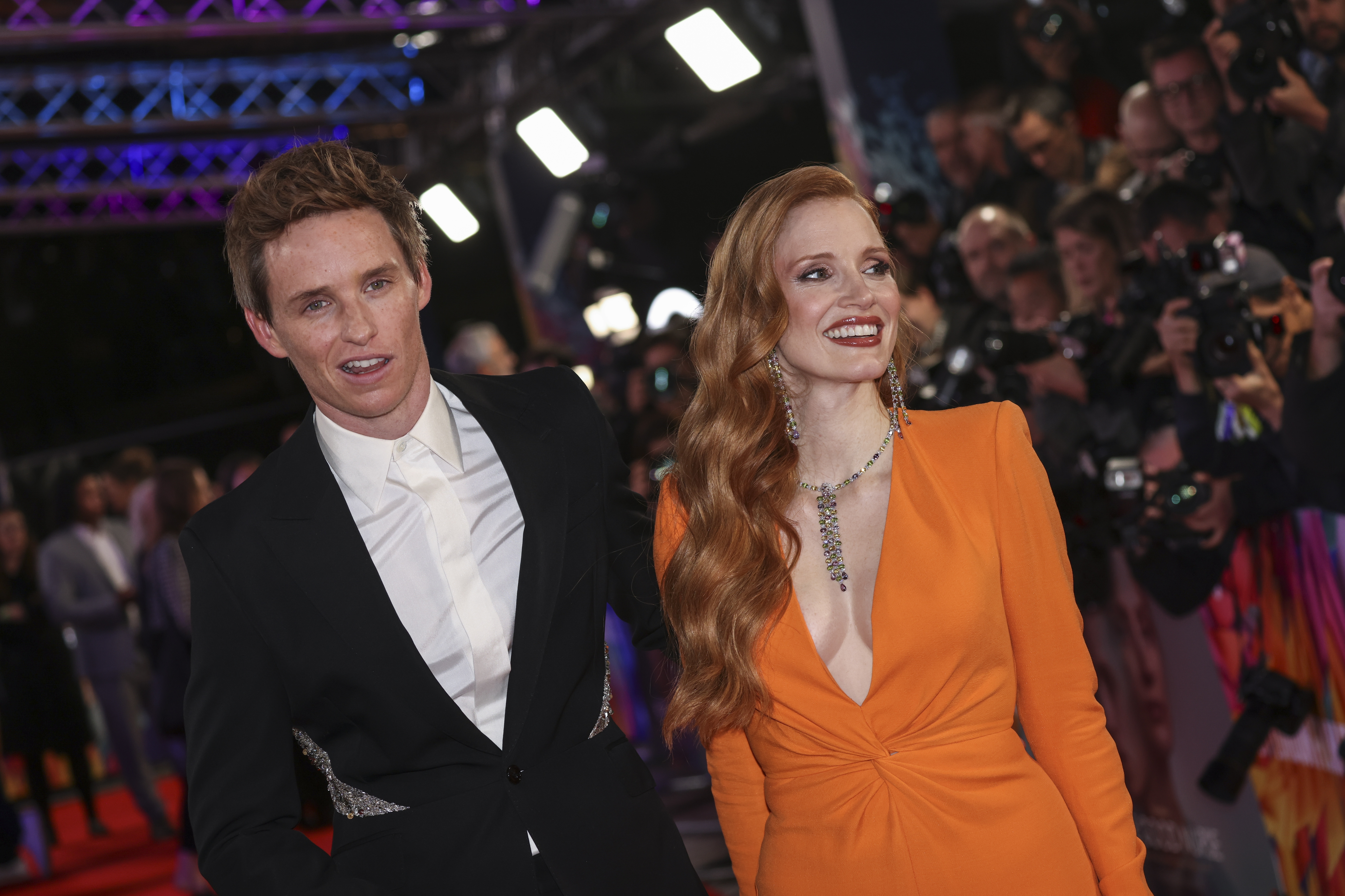 ‘El ángel de la muerte’: duelo entre Eddie Redmayne y Jessica Chastain