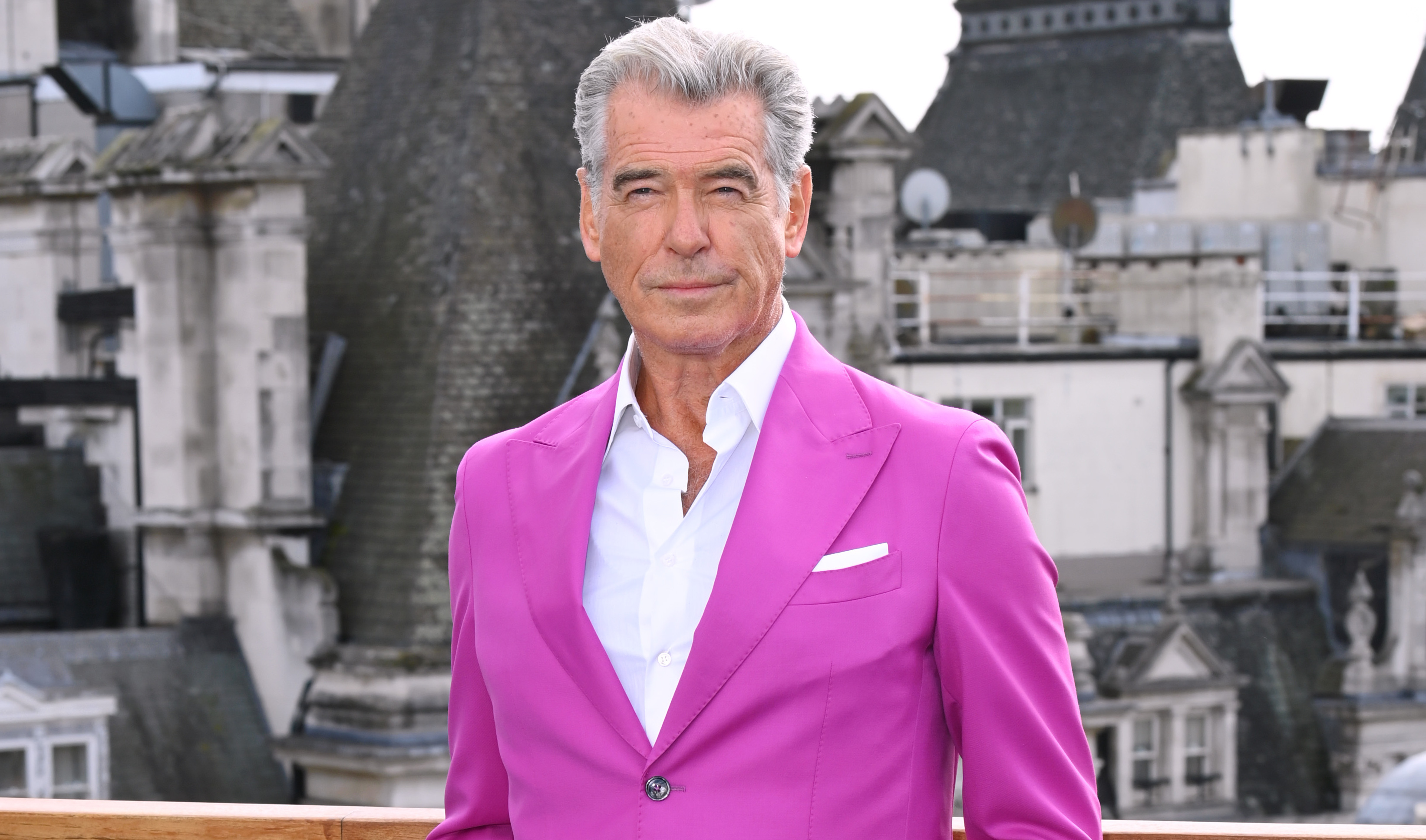 Pierce Brosnan pudo ser Batman pero una inadecuada broma lo impidió