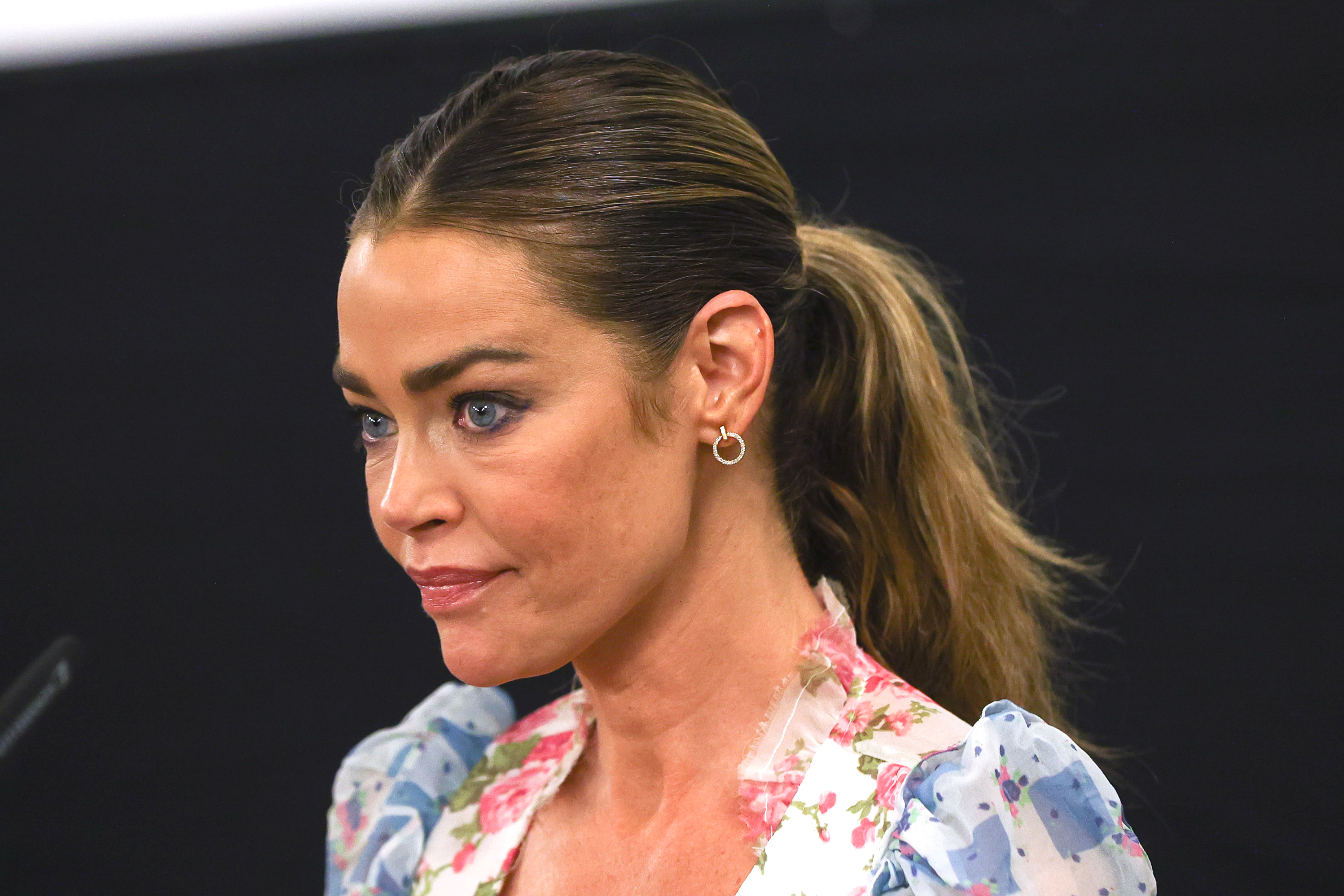 Disparan a Denise Richards y a su marido
