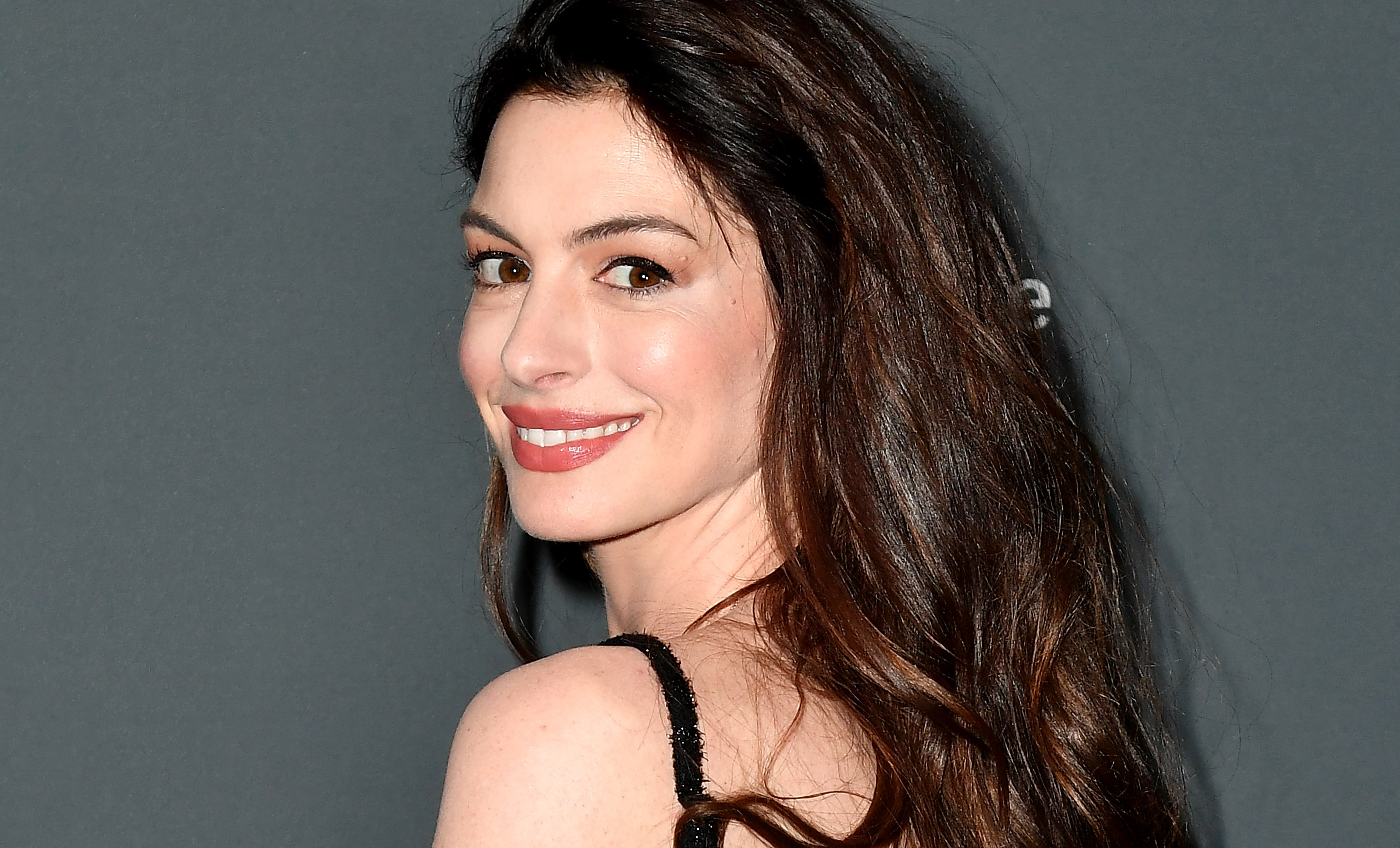 ‘Eileen’ o el lado tenebroso de Anne Hathaway