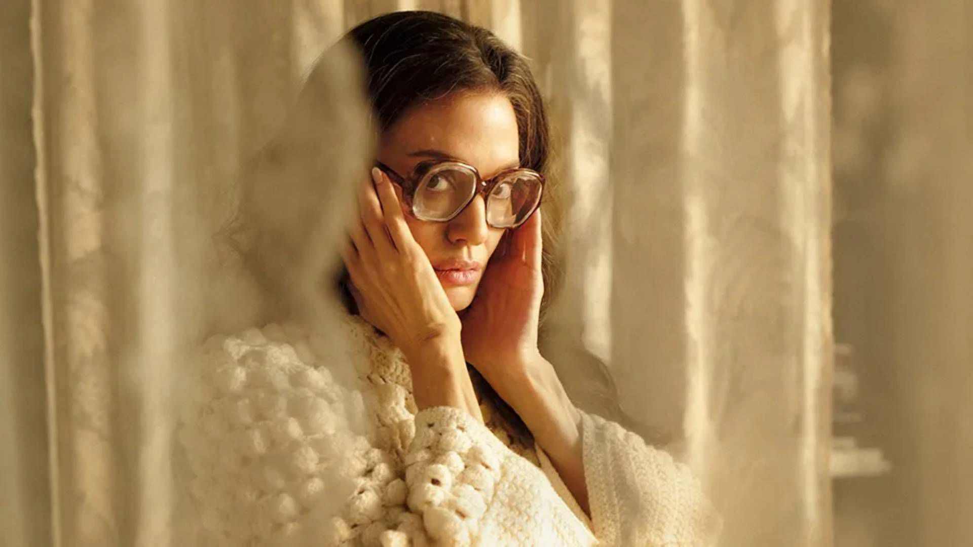 Angelina Jolie transformada en Maria Callas