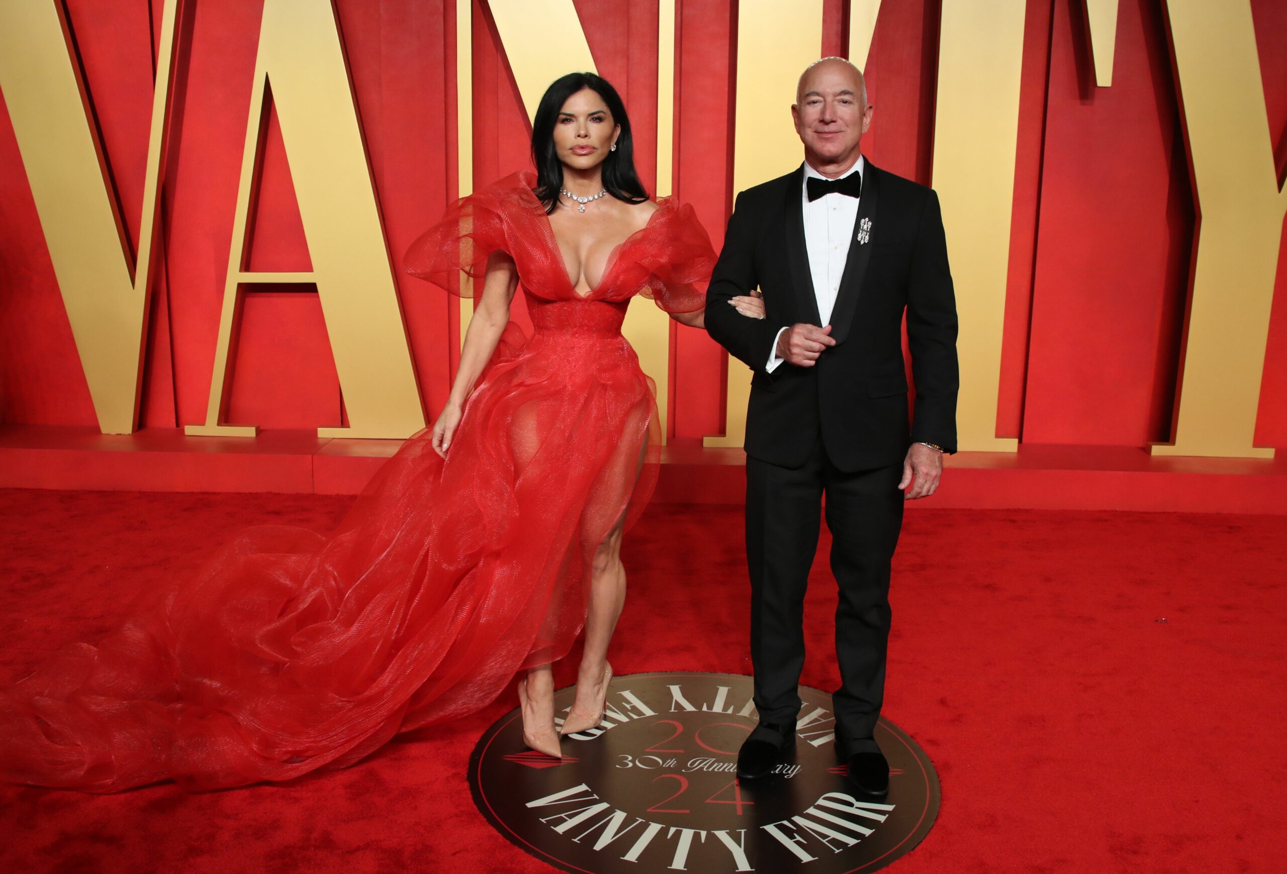 Lauren Sánchez y Jeff Bezos en la fiesta Vanity Fair