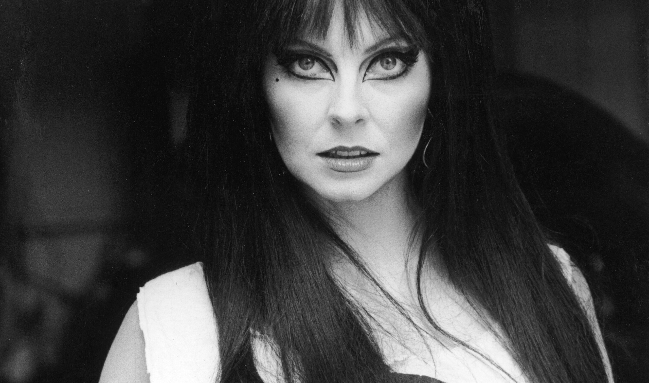 Elvira: terror, sexualización y… ¿empoderamiento a través de la risa?