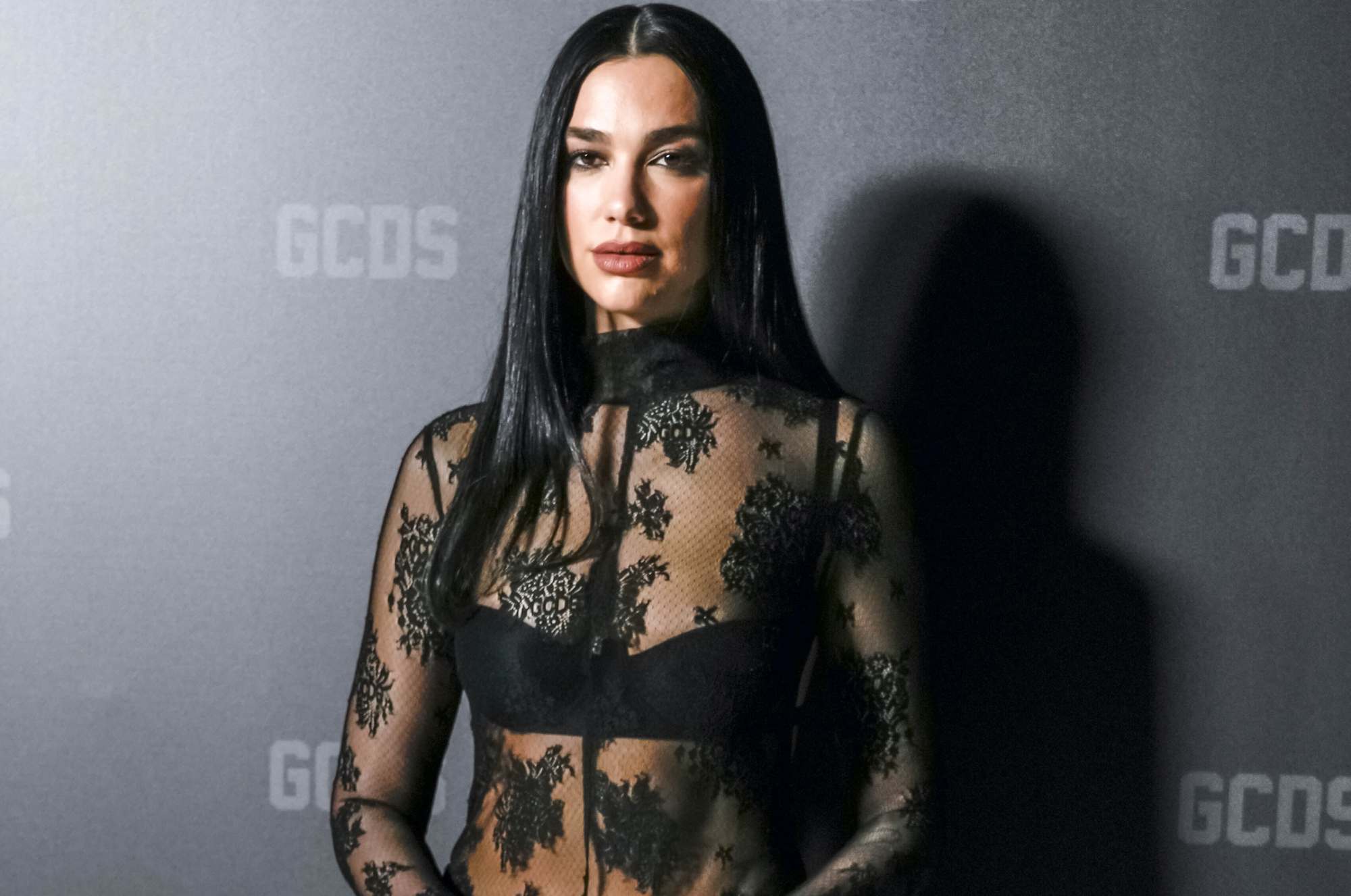 Dua Lipa gótica