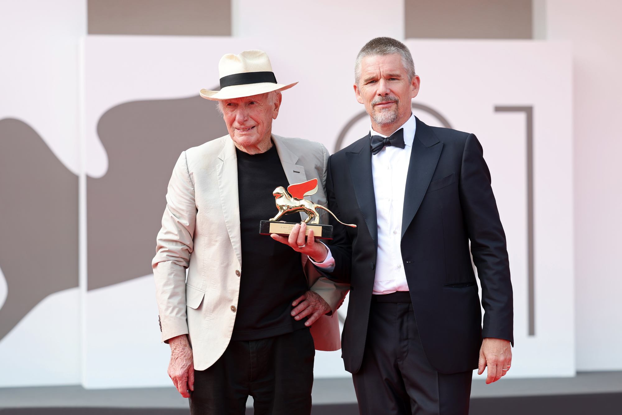 Peter Weir y Ethan Hawke en el Festival de Venecia