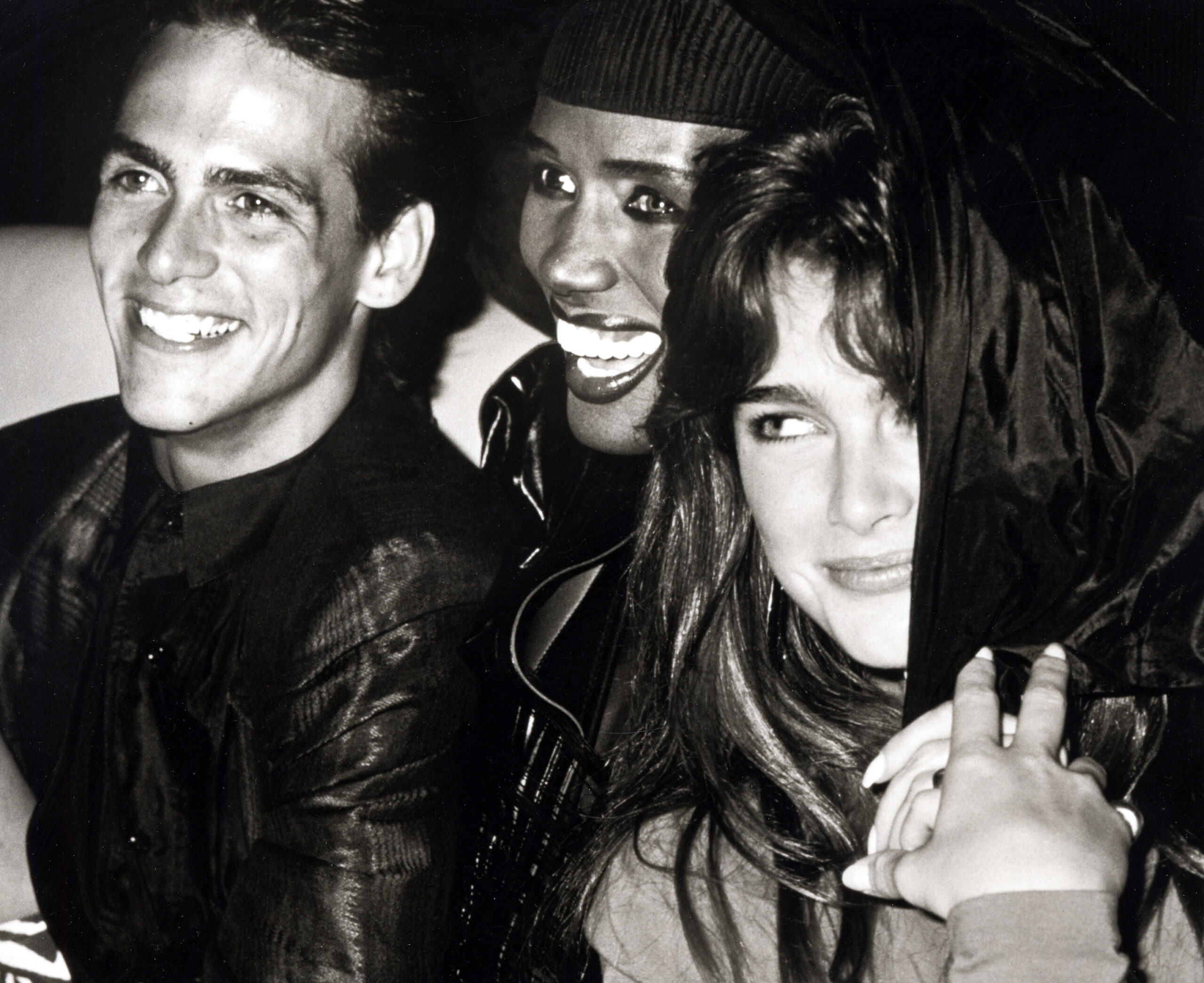 Rodeada de grandes nombres