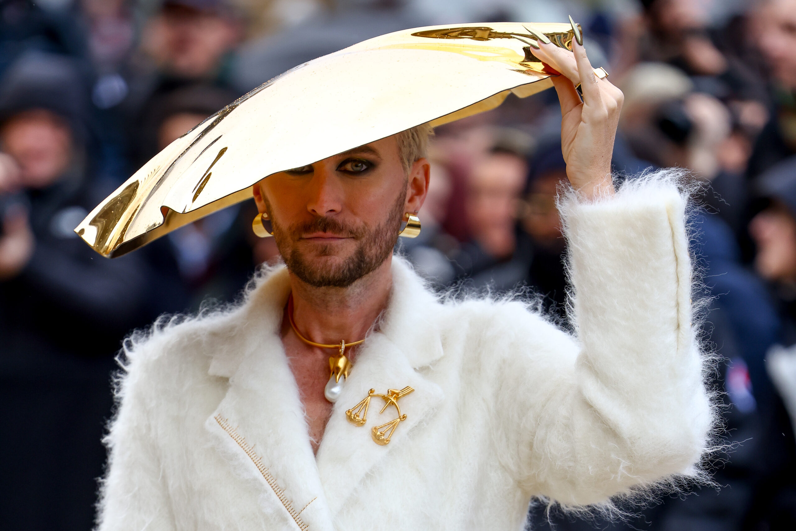 Paris Fashion Week 2025: una estrella anónima en las calles parisinas
