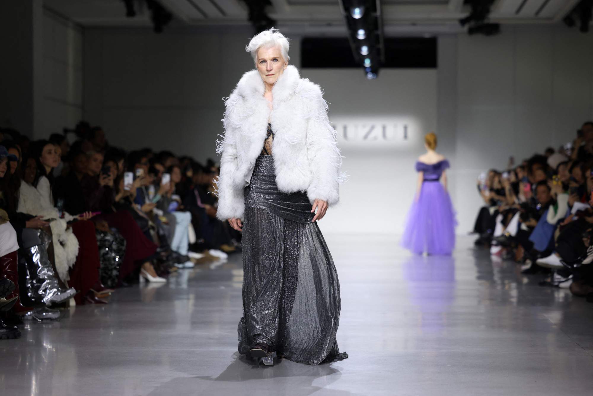 La madre de Elon Musk sobre la pasarela