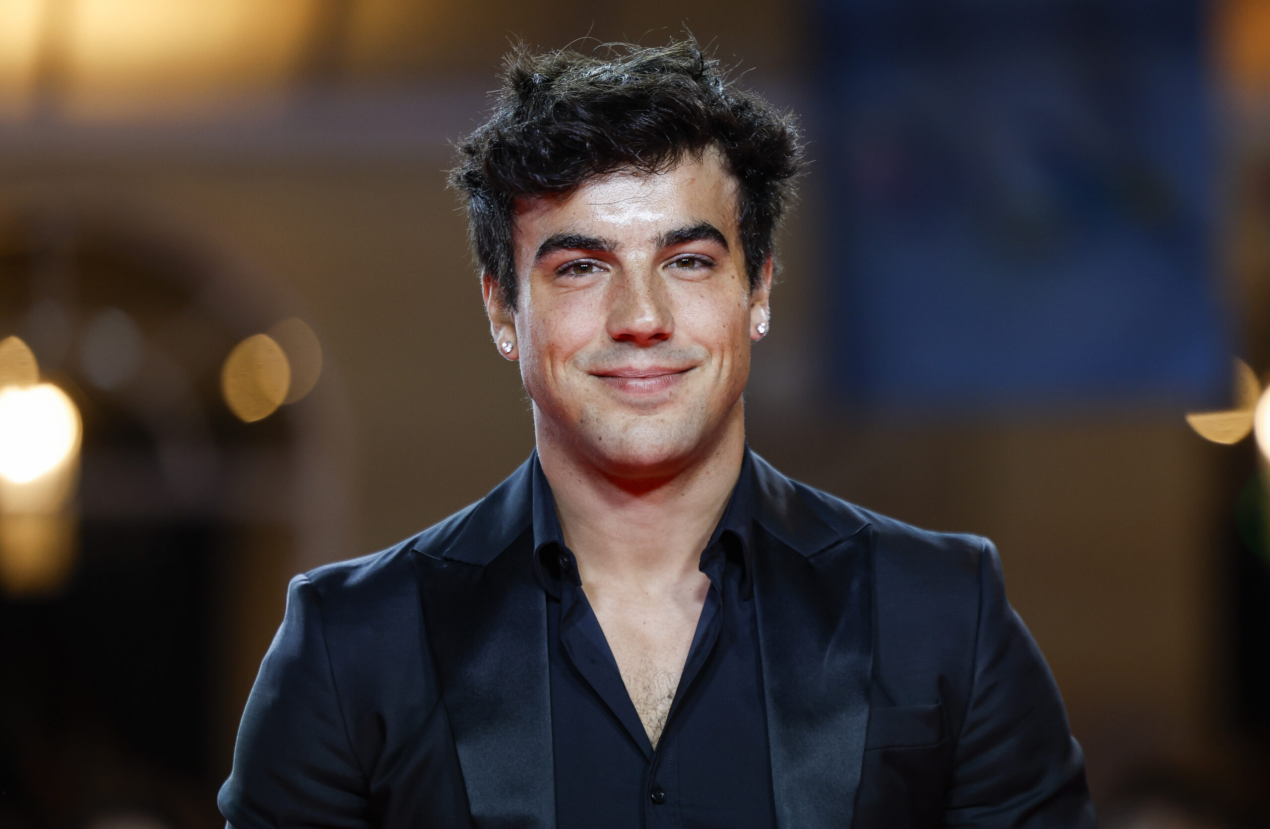 Oscar Casas apoya a su hermano Mario en el estreno de 'Molt Lluny (Muy lejos)'