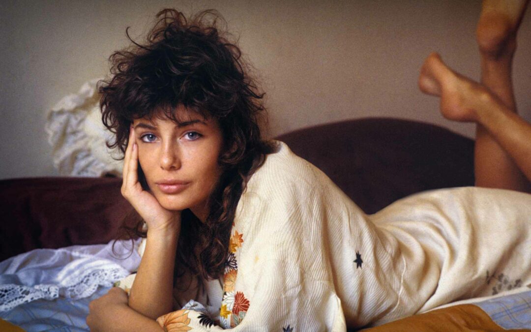 Kelly LeBrock: la eterna mujer de rojo