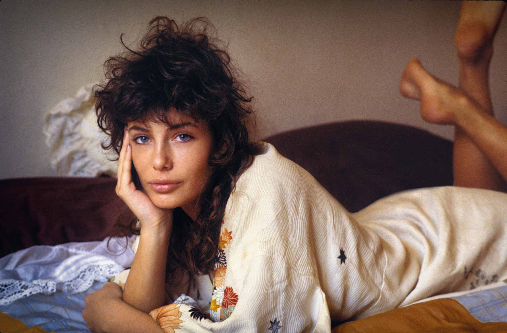 Kelly LeBrock: la eterna mujer de rojo