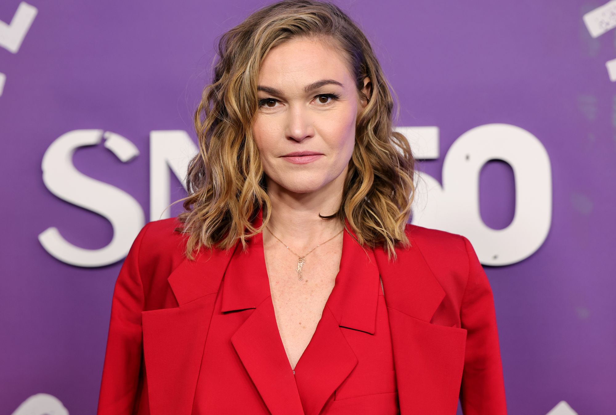 Implicada, pero no tanto