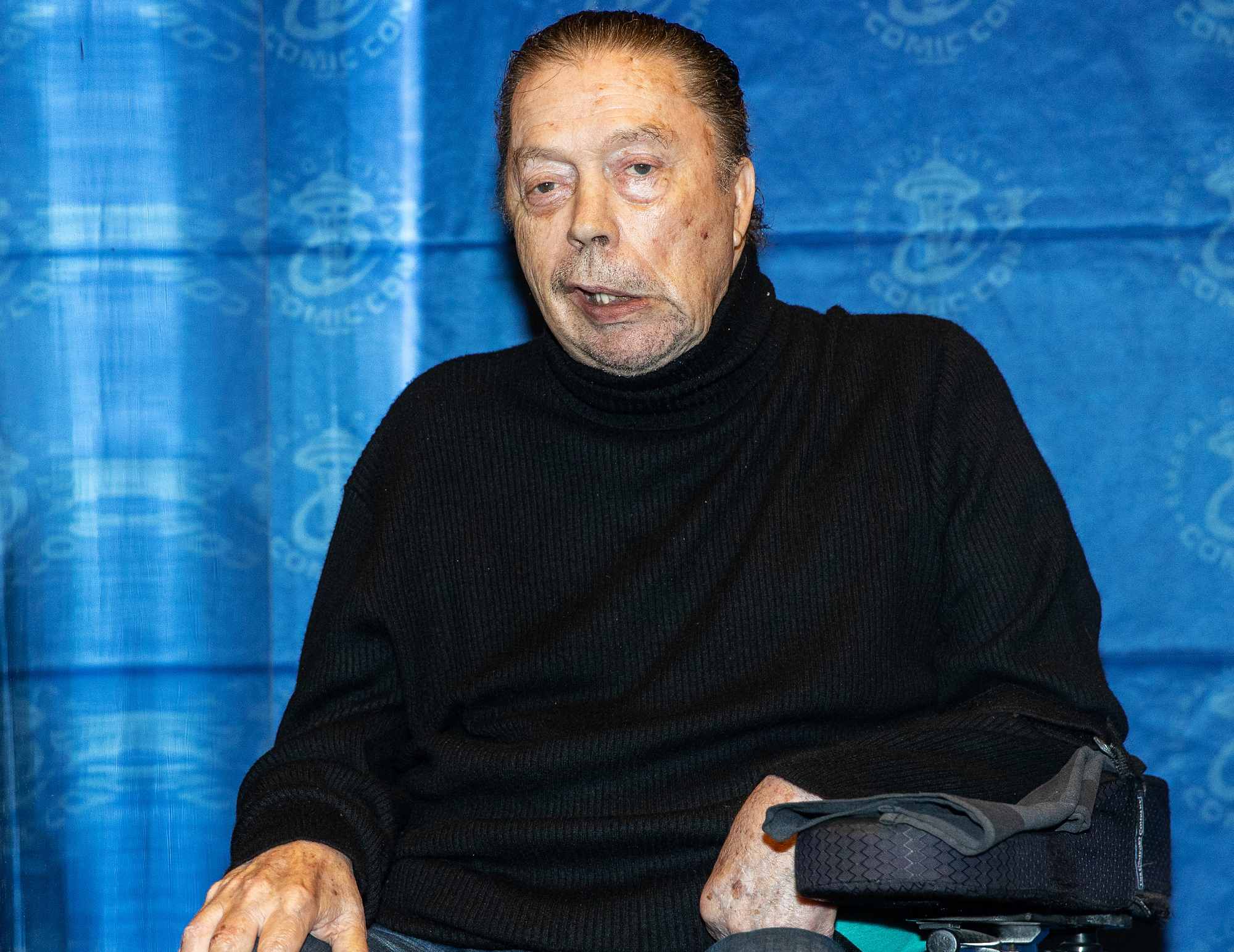 Así es... Tim Curry