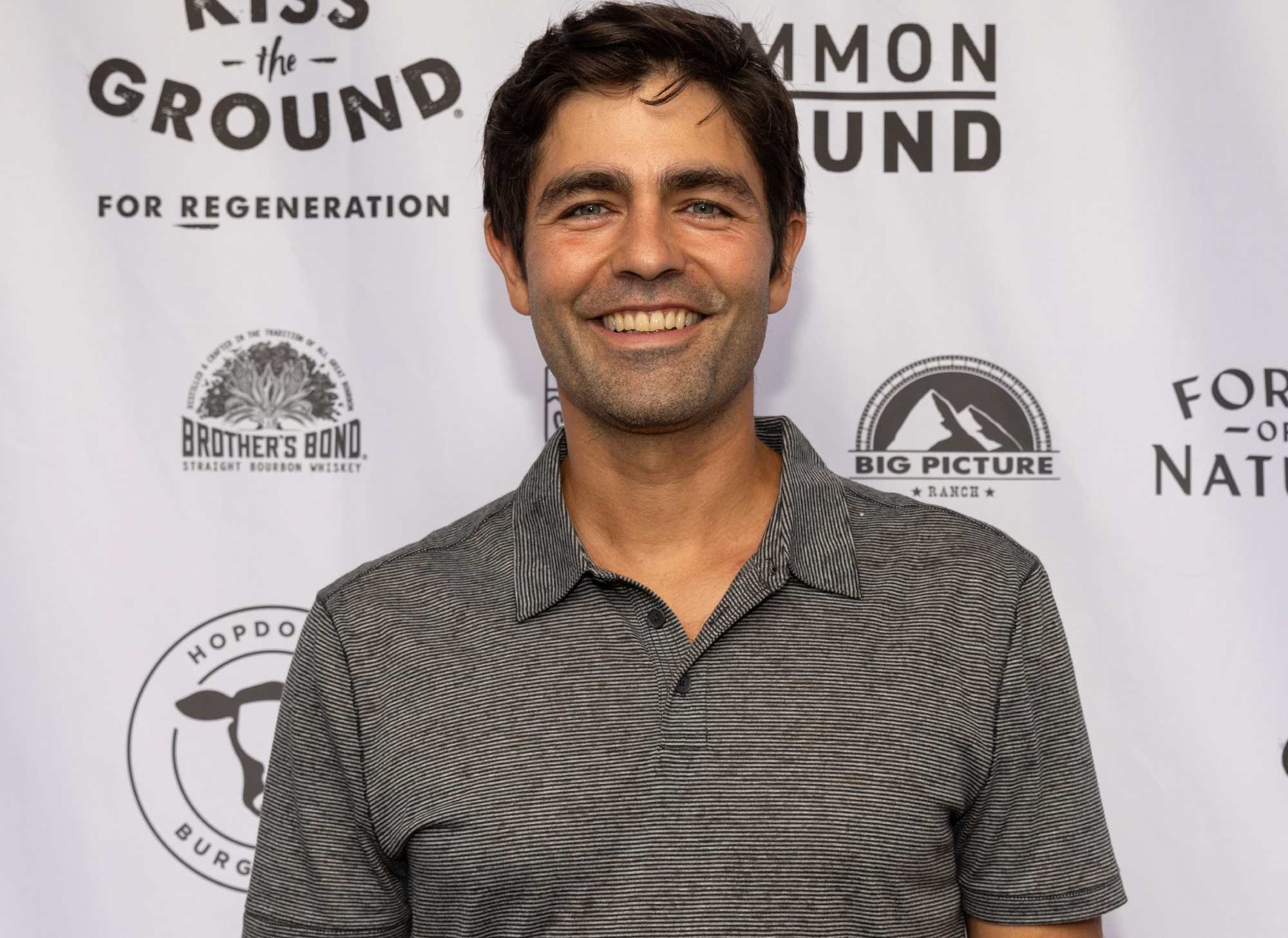 Así es Adrian Grenier ahora