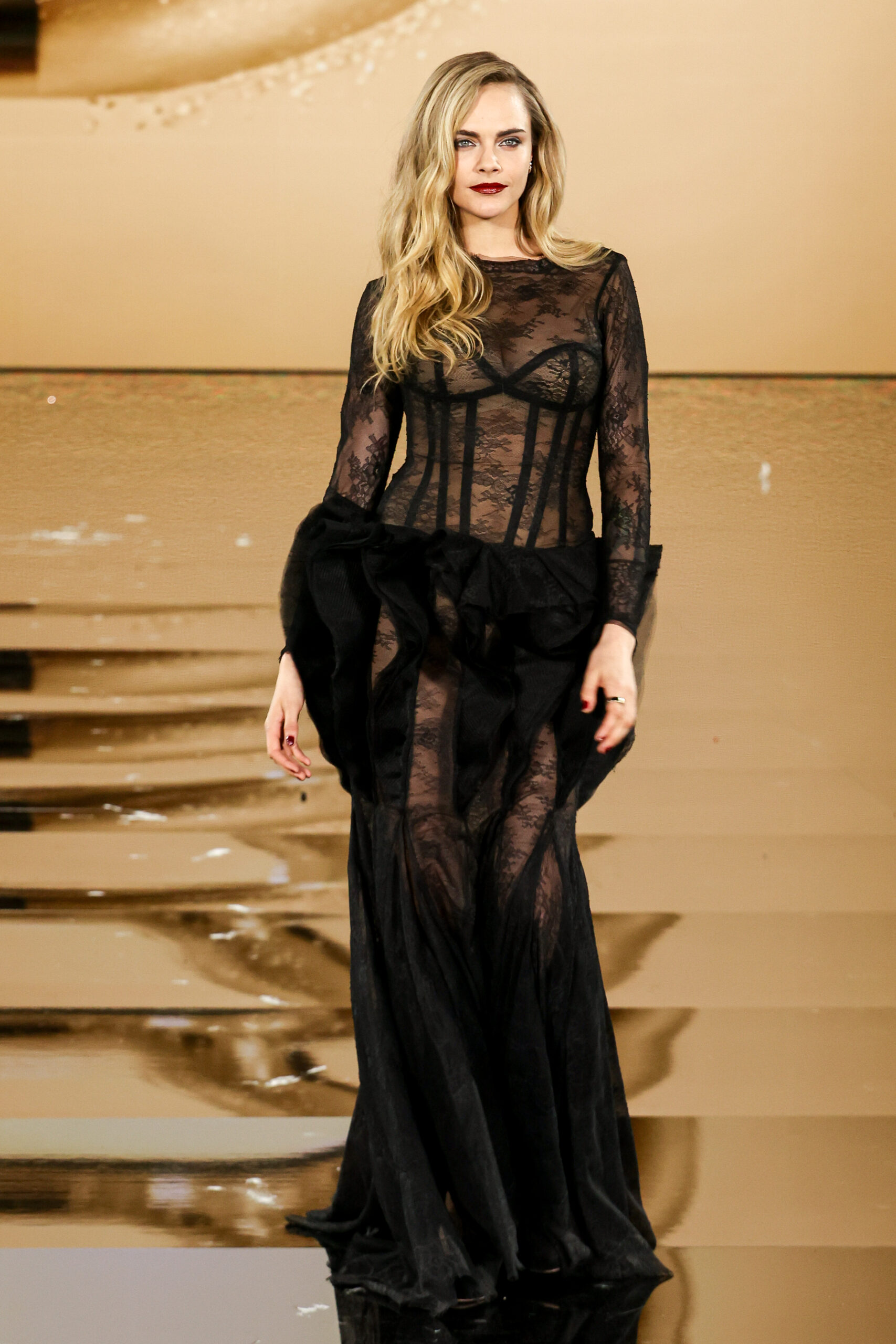 Cara Delevingne en la Paris Fashion Week 2025