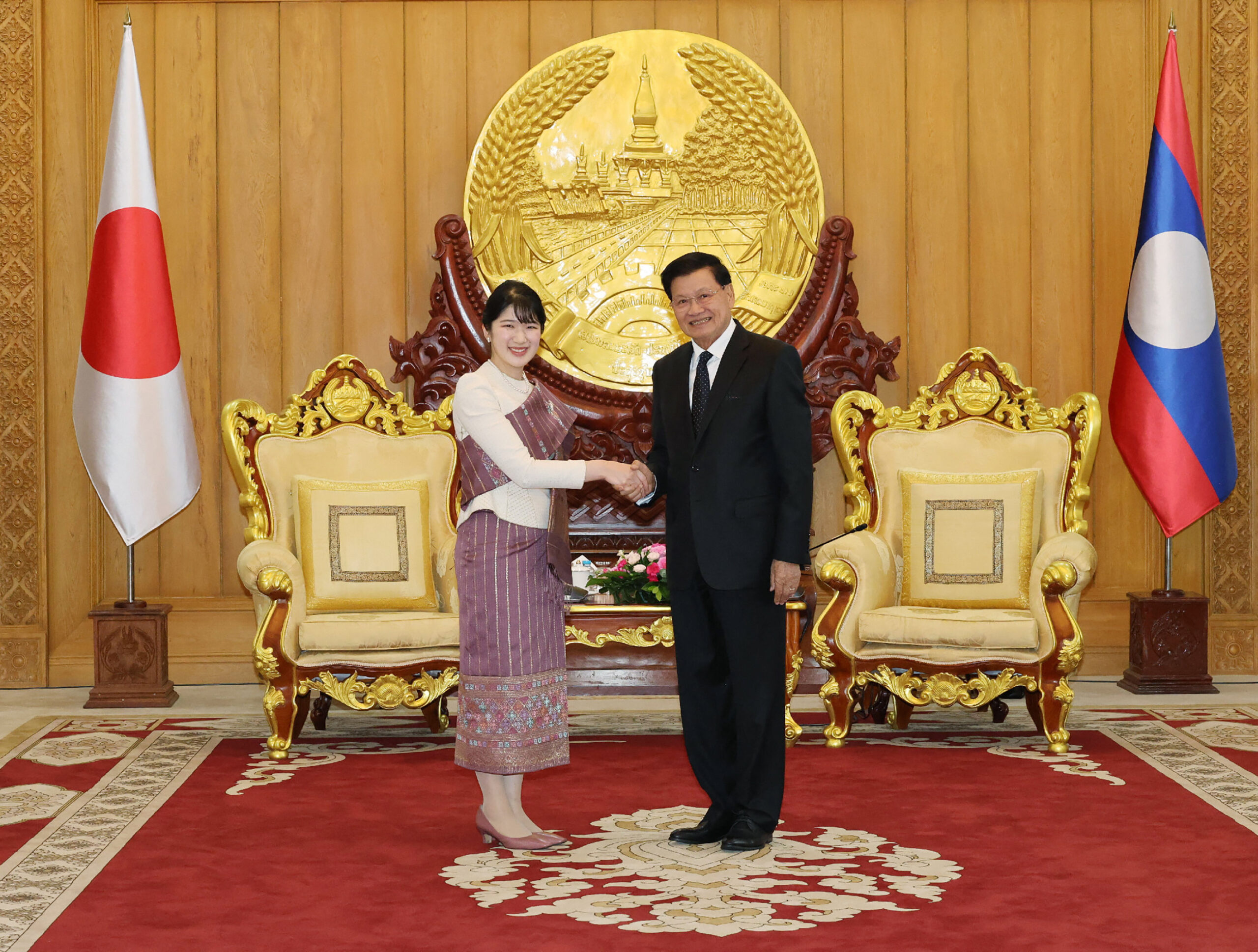 Primer viaje oficial en solitario de Aiko de Japón
