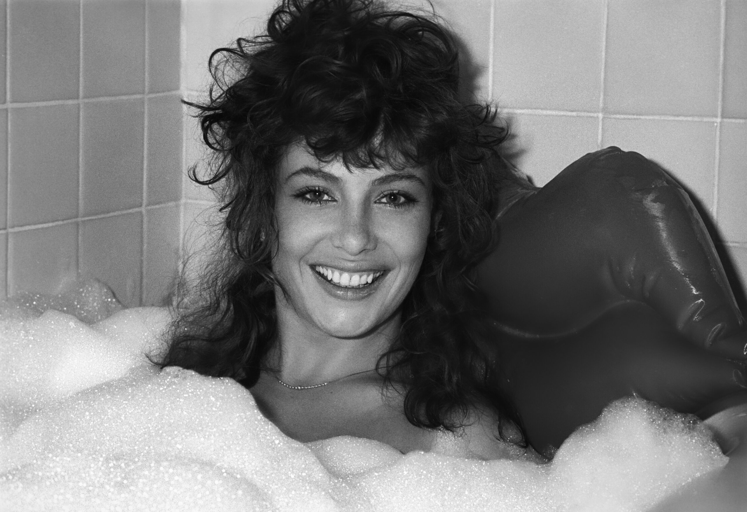 Blanco y negro para la mujer de rojo